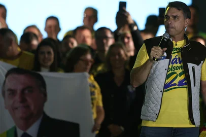 Jonathan Heckler / Grupo RBS PORTO ALEGRE, RS, BRASIL, 14-10-2026: Flávio Bolsonaro (PL) cumpre agenda de campanha para o segundo turno em POA. Foto: Jonathan Heckler/Grupo RBS<!-- NICAID(16387643) -->
