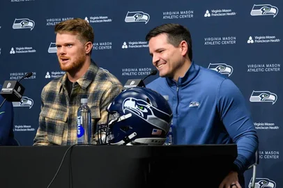 sam darnold mike macdonald, do seattle seahawks<!-- NICAID(16217930) -->