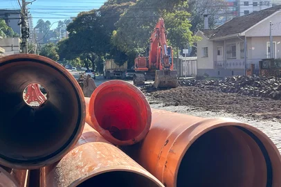 No Centro, interior e outros oito bairros: obras do Samae causam alterações no trânsito de Caxias nesta semana<!-- NICAID(16079962) -->