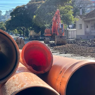 No Centro, interior e outros oito bairros: obras do Samae causam alterações no trânsito de Caxias nesta semana<!-- NICAID(16079962) -->