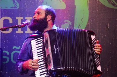 Samuca do Acordeon<!-- NICAID(15992119) -->
