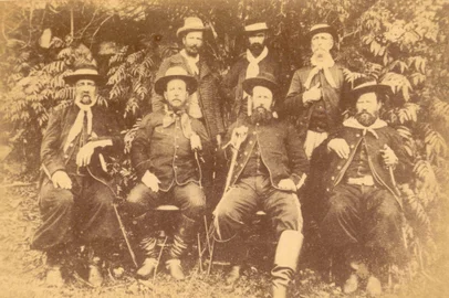 Gumercinco Saraiva ma revolução de 1893Sentado, segundo da direita para a esquerda<!-- NICAID(15875621) -->