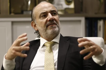 PORTO ALEGRE, RS, BRASIL - 2025.04.08 - Solenidade de posse da diretoria da Federasul, gestão 2025/2026. Na foto: Rodrigo Sousa Costa, atual presidente reeleito da Federação de Entidades Empresariais do Rio Grande do Sul (FEDERASUL) - Foto: André Ávila/Agência RBS<!-- NICAID(16013004) -->