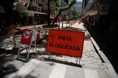 Porto Alegre, RS, Brasil - 13/12/2022 - Fim da obra do Quadrilátero Central fica para 2023. Na foto: Av. Otávio Rocha (Foto: Anselmo Cunha/Agência RBS)Indexador: Anselmo Cunha<!-- NICAID(15294237) -->