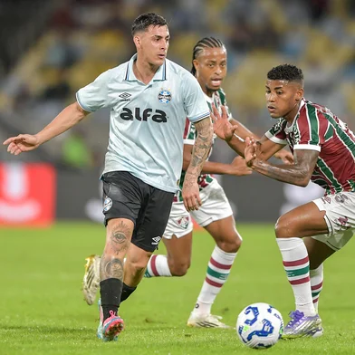 BRASILEIRO A 2025, FLUMINENSE X GREMIORJ - BRASILEIRO A 2025, FLUMINENSE X GRÊMIO - ESPORTES - RJ - RIO DE JANEIRO - 02/08/2025 - BRASILEIRO A 2025, FLUMINENSE X GRÊMIO - Ganso jogador do Fluminense durante partida contra o Grêmio no estádio Maracanã pelo campeonato Brasileiro A 2025. 02/08/2025 - Foto: THIAGO RIBEIRO/AGIF - AGÊNCIA DE FOTOGRAFIA/AGIF - AGÊNCIA DE FOTOGRAFIA/ESTADÃO CONTEÚDOEditoria: ESPORTESLocal: RIO DE JANEIROIndexador: THIAGO RIBEIROFotógrafo: AGIF - AGÊNCIA DE FOTOGRAFIA<!-- NICAID(16093261) -->