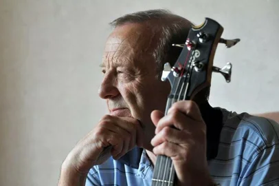 Morre Chas Newby, ex-baixista dos Beatles<!-- NICAID(15436708) -->