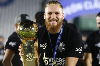 O Juventude contratou o centroavante Isidro Pitta, que estava no Cerro Porteño, do Paraguai.<!-- NICAID(15001537) -->
