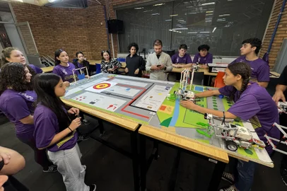 Projeto Escola do amanhã forma 700 alunos em Caxias do Sul<!-- NICAID(15938291) -->