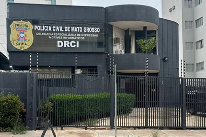 Polícia Civil/MT / Divulgação A Polícia Civil de Mato Grosso fez uma operação no Rio Grande do Sul nesta terça-feira (18.11.2025) contra um grupo especializado em crimes de extorsão praticados na internet com o uso de inteligência artificial. Os líderes do esquema estão no sistema prisional.<!-- NICAID(16169261) -->