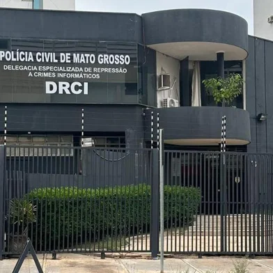 A Polícia Civil de Mato Grosso fez uma operação no Rio Grande do Sul nesta terça-feira (18.11.2025) contra um grupo especializado em crimes de extorsão praticados na internet com o uso de inteligência artificial. Os líderes do esquema estão no sistema prisional.<!-- NICAID(16169261) -->