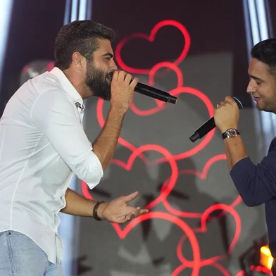 Henrique & Juliano<!-- NICAID(15715580) -->