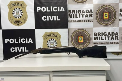 Homem atira contra a própria perna e tem arma apreendida, em São Marcos  <!-- NICAID(16140459) -->