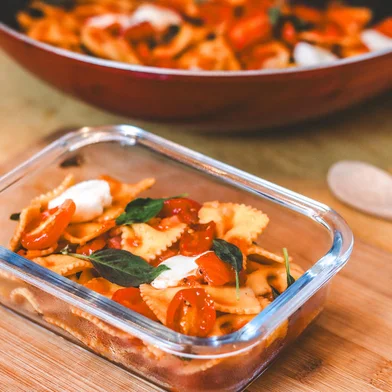 receitas da lela, galinhada, massa caprese, salada, destemperados<!-- NICAID(15686024) -->