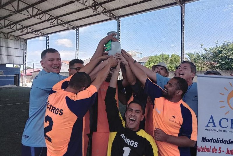 Time da Associação de Cegos do Rio Grande do Sul (Acergs) vence campeonato de futebol voltado a pessoas com baixa visão<!-- NICAID(14968442) -->