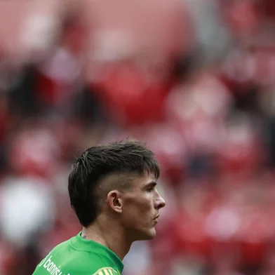 PORTO ALEGRE, RS, BRASIL, 12-07-2025: Internacional x Vitória. Em partida válida pela 13ª rodada do Campeonato Brasileiro, o Internacional recebe no Beira Rio a equipe do Vitória. O time do técnico Roger Machado tentar sair da zona de rebaixamento após parada devido ao Mundial de Clubes. Rochet. Foto: André Ávila/Agência RBSIndexador: Andre Avila<!-- NICAID(16079250) -->