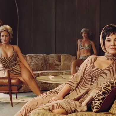 Gaúcha Cintia Dicker estrela campanha com família Kardashian<!-- NICAID(16066208) -->