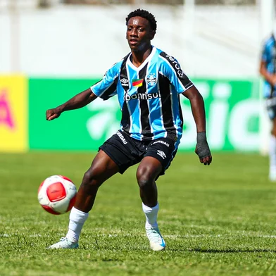 Gabriel Mec, ala-esquerdo destaque na estreia do Grêmio na Copinha SP 2025 - 4x0 no Vitória da Conquista<!-- NICAID(15947721) -->