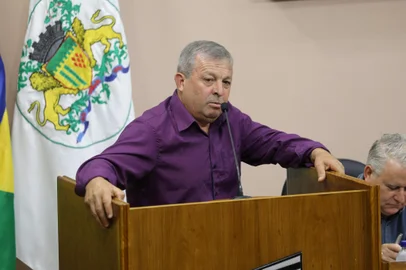 O vereador Velocino Uez (PRD) realizou o seu último grande expediente na tribuna da Câmara de Caxias do Sul na manhã desta quinta-feira (28/11). <!-- NICAID(15924641) -->