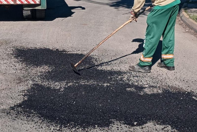Codeca usa 11,5 toneladas de asfalto na Operação Tapa-buraco após as fortes chuvas<!-- NICAID(15535288) -->