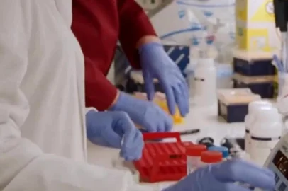 O hospital Great Ormond Street Hospital, em parceria com a Universidade College London, desenvolveu um tratamento experimental para combater o câncer.O procedimento foi testado em Alyssa,uma paciente de 13 anos que tinha leucemia linfoblástica aguda de células T em um grau considerado incurável, mas após se submeter ao tratamento, o câncer desapareceu.<!-- NICAID(15293646) -->