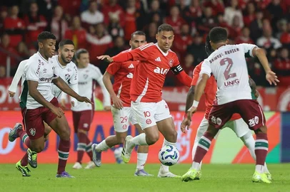 Alan Patrick contra o Fluminense na Copa do Brasil de 2025.