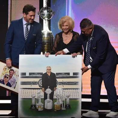 Argentina's Football Association (AFA) president Claudio Tapia (R), Conmebol's president Paraguayan Alejandro Dominguez (L), and Dominguez's mother, Peggy Wilson-Smith, take part in a tribute to Dominguez's father, Osvaldo Dominguez, during the Copa Libertadores and Copa Sudamericana draw at Conmebol's headquarters in Luque, Paraguay, on March 18, 2024. (Photo by NORBERTO DUARTE / AFP)<!-- NICAID(15709443) -->