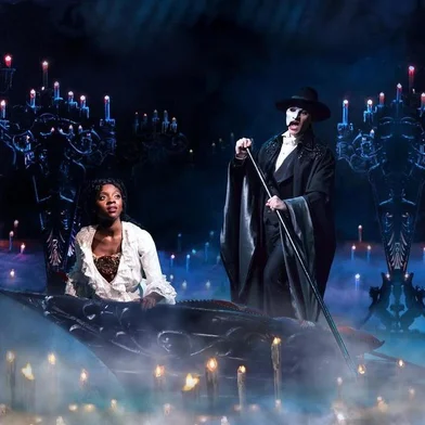 Emilie Kouatchou e Ben Crawford em "O Fantasma da Ópea"<!-- NICAID(15210625) -->