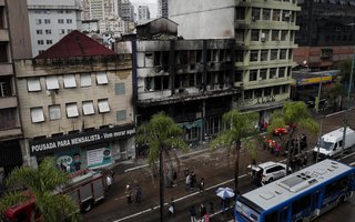 Porto Alegre, RS, Brasil, 26-04-2024: Incêndio em prédio onde funcionava uma pensão, na avenida Farrapos, causa a morte de 10 pessoas. Foto: Mateus Bruxel / Agência RBS<!-- NICAID(15746265) -->