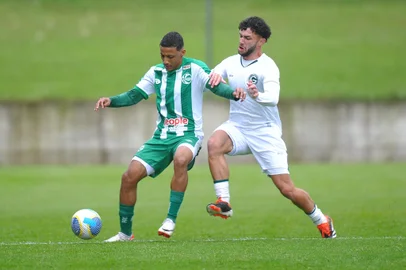 FLORES DA CUNHA, RS, BRASIL, 09/10/2024. Juventude x Goiás, jogo válido pela terceira rodada do Campeonato Brasileiro de Aspirantes e realizado no estádio Homero Soldatelli. (Porthus Junior/Agência RBS)Indexador: BTK                             <!-- NICAID(15887420) -->
