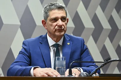 omissão Mista da Medida Provisória (CMMPV) n° 1.292, de 2025, que visa modernizar a lei que regula o crédito consignado, permitindo que essas operações sejam feitas por meio de sistemas ou plataformas digitais, realiza reunião para instalação e eleição de presidente e vice. Mesa:relator da CMMPV 1292, senador Rogério Carvalho (PT-SE).Mesa: relator da CMMPV 1292, senador RogÃ©rio Carvalho (PT-SE).Foto: Andressa Anholete/AgÃªncia Senado<!-- NICAID(16037758) -->