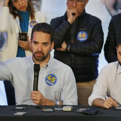 PORTO ALEGRE, RS, BRASIL, 03/10/2022- Coletiva de Eduardo Leite na sede do comitê de campanha, na Avenida Brasil, 922. Foto: Lauro Alves  / Agencia RBS<!-- NICAID(15224850) -->