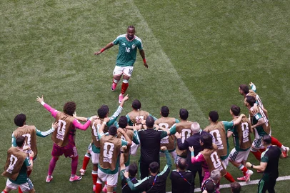 Rodrigo OROPEZA / AFP Mexico's forward #16 Julian Quinones celebrates scoring the opening goal during the 2026 World Cup Group A football match between Mexico and South Africa at the Mexico City Stadium in Mexico City on June 11, 2026. (Photo by Rodrigo OROPEZA / AFP)Editoria: SPOLocal: Mexico CityIndexador: RODRIGO OROPEZASecao: world championshipFonte: AFPFotógrafo: STF<!-- NICAID(16304494) -->