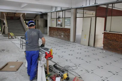 Reforma Escola<!-- NICAID(15909518) -->