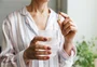 Vitaminas usadas no pré-natal viram tendência de beleza nas redes sociais; mas será que funciona?