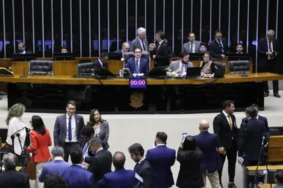 Câmara vota projeto que tira precatórios da meta fiscal<!-- NICAID(16081333) -->