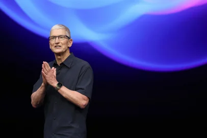 Apple Holds Event To Showcase New Release Of iPhones, Watches and AirPodsCUPERTINO, CALIFORNIA - SEPTEMBER 09: Apple CEO Tim Cook delivers remarks before the start of an Apple event at Apple headquarters on September 09, 2024 in Cupertino, California. Apple held an event to showcase the new iPhone 16, Airpods and Apple Watch models.   Justin Sullivan/Getty Images/AFP (Photo by JUSTIN SULLIVAN / GETTY IMAGES NORTH AMERICA / Getty Images via AFP)Editoria: FINLocal: CupertinoIndexador: JUSTIN SULLIVANSecao: computing and information technoFonte: GETTY IMAGES NORTH AMERICAFotógrafo: CONTRIBUTOR<!-- NICAID(15861522) -->