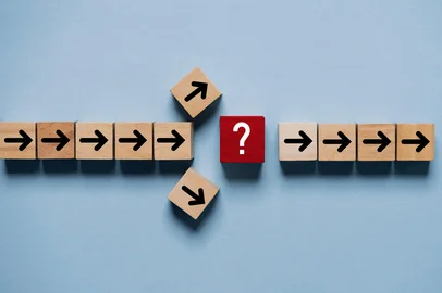 Question mark print screen on red wooden block cross in the middle of arrow for interrupt of process concept.<!-- NICAID(15985186) -->