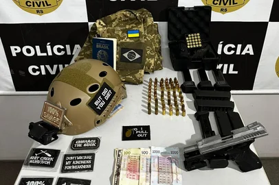 Um homem de 31 anos, suspeito de liderar um esquema de falsos investimentos, foi preso preventivamente pela Polícia Civil na tarde desta terça-feira (17), no bairro Auxiliadora, em Porto Alegre.Segundo investigação da 4ª Delegacia de Polícia de Porto Alegre, ele teria praticado desvios financeiros que somam mais de R$ 1,1 milhão, deixando pelo menos 20 vítimas, entre gaúchos e residentes de outros Estados.<!-- NICAID(16308854) -->