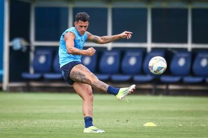 Treino de Grêmio no CT Luiz Carvalho. Na foto, o atacante Pavon.<!-- NICAID(15961253) -->