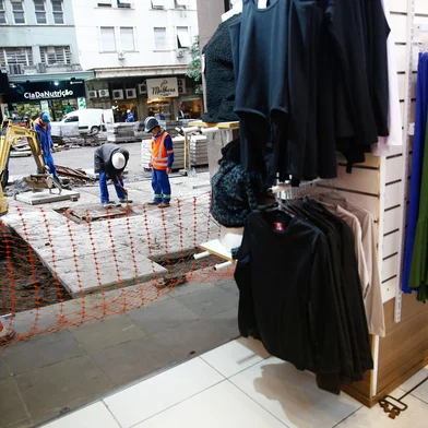Porto Alegre, RS, BrasilRetomadas obras do quadrilátero do centro após a enchenteIndexador: Jonathan Hgeckler<!-- NICAID(15796768) -->