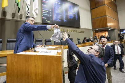 Sessão Ordinária - Movimentação de plenário. Discussão entre vereadores. (Foto: Fernando Antunes/CMPA<!-- NICAID(16116526) -->