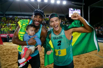 Evandro, Arthur Lanci, vôlei de praia