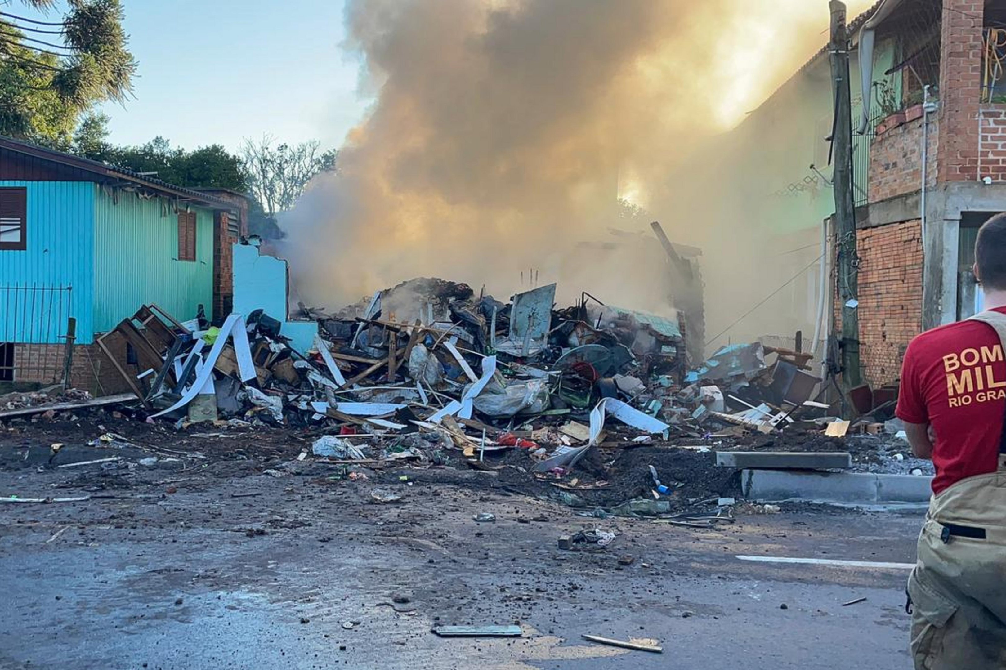 Corpo &eacute; encontrado ap&oacute;s inc&ecirc;ndio que destruiu casa no bairro Esplanada, em Caxias do Sul