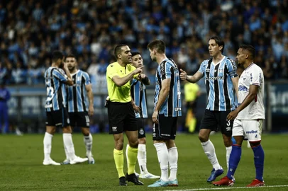Grêmio vs Fortaleza, na Arena, pelo Brasileirão Série A 2024 - Pedro Geromel, Kannemann. Foto: André Ávila/Agência RBSIndexador: Andre Avila<!-- NICAID(15883270) -->