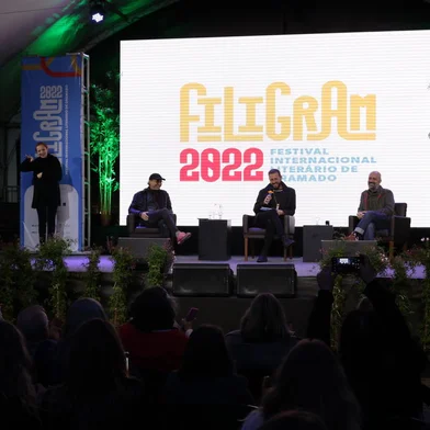 Afonso Cruz participa de bate-papo com Zeca Baleiro no FiliGram. Mediação de Ricardo Ricardo Bertolucci Reginato, secretário de Cultura de Gramado.<!-- NICAID(15201167) -->