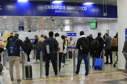 PORTO ALEGRE, RS, BRASIL, 12/08/2022- Retomada de voos e de movimentação de passageiros no aeroporto. Foto: Ronaldo Bernardi / Agencia RBS<!-- NICAID(15173405) -->