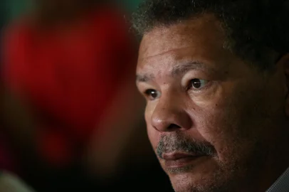 Maguila, lenda do boxe, morre aos 66 anosSP - MAQUILA/MORTE - ESPORTES - Foto de arquivo de 15/10/2016 do ex-    pugilista José Adilson Rodrigues dos     Santos, o Maguila, que morreu nesta     quinta-feira, 24 de outubro de, aos 66     anos. Maguila há anos sofria de ETC     (encefalopatia traumática crônica), uma     doença similar ao Alzheimer causada     pelas repetidas pancadas levadas na     cabeça ao longo de sua carreira no     boxe.    15/10/2016 - Foto: HÉLVIO ROMERO/ESTADÃO CONTEÚDOEditoria: ESPORTESLocal: SÃO PAULOIndexador: HÉLVIO ROMEROFotógrafo: ESTADÃO CONTEÚDO<!-- NICAID(15898304) -->