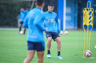 O zagueiro Balbuena em treino do Grêmio no CT Luiz Carvalho.<!-- NICAID(16215244) -->