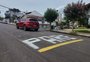Sem sinalização após obras, moradores de Passo Fundo pintam asfalto para evitar acidentes