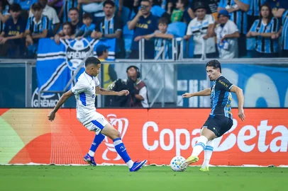 Gremio x ConfiancaRS - FUTEBOL/COPA DO BRASIL 2026 /GREMIO X CONFIANCA - ESPORTES - Lance da partida entre Gremio e Confiança disputada na noite desta terça-feira, na Arena do Gremio, em valida pela Copa do Brasil 2026. FOTO: LUCAS UEBEL/GREMIO FBPAEditoria: SPOLocal: Porto AlegreIndexador: Lucas UebelSecao: futebolFonte: Gremio.netFotógrafo: Gremio x Confianca<!-- NICAID(16270618) -->